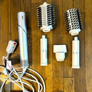 Shark Flexstyler with attachments